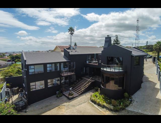 10 BEDROOM FREEHOLD FOR SALE IN DANA BAY